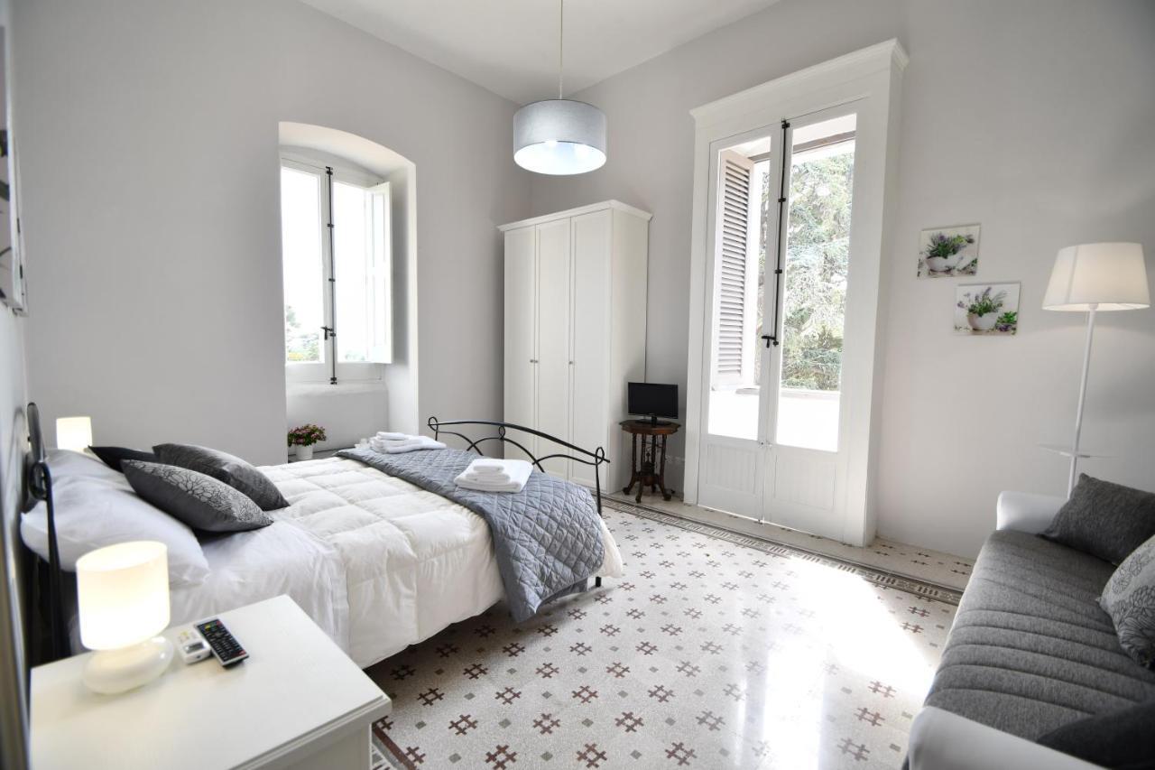 Villa Camilla Mola di Bari Luaran gambar
